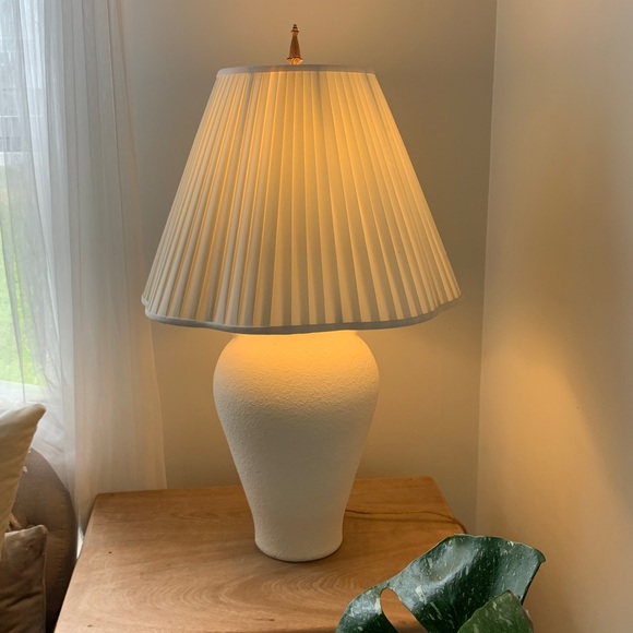Table lamp with handles traditional classic elegant off white ceramic - Picture 6 of 7